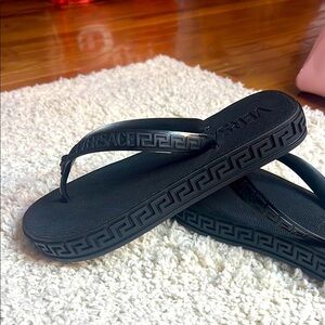 Versace Black GREEK KEY FLIP FLOPS SIZE 38